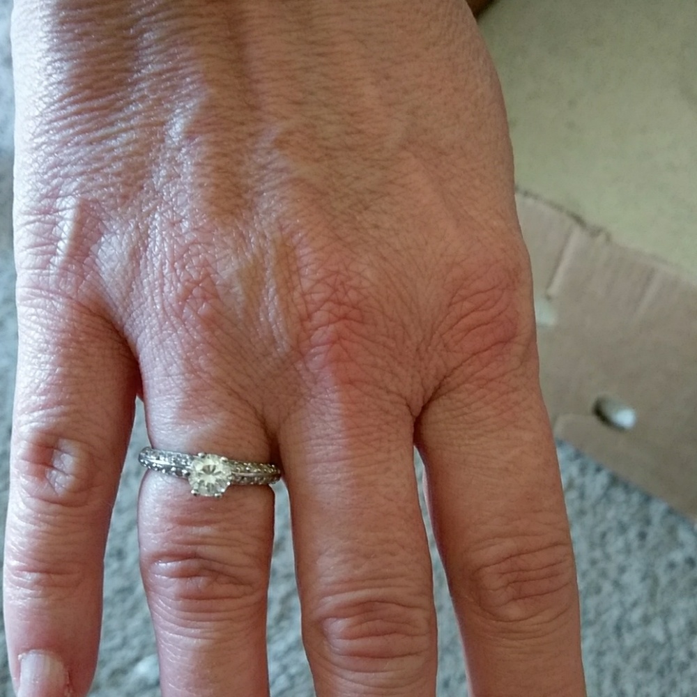 Womens size 7 cz ring
